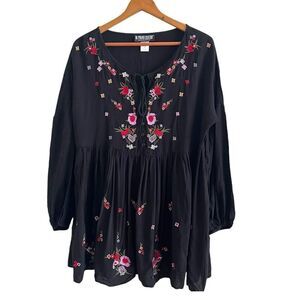 The Pyramid Collection Floral Embroidered tunic top M Boho peasant Cottagecore